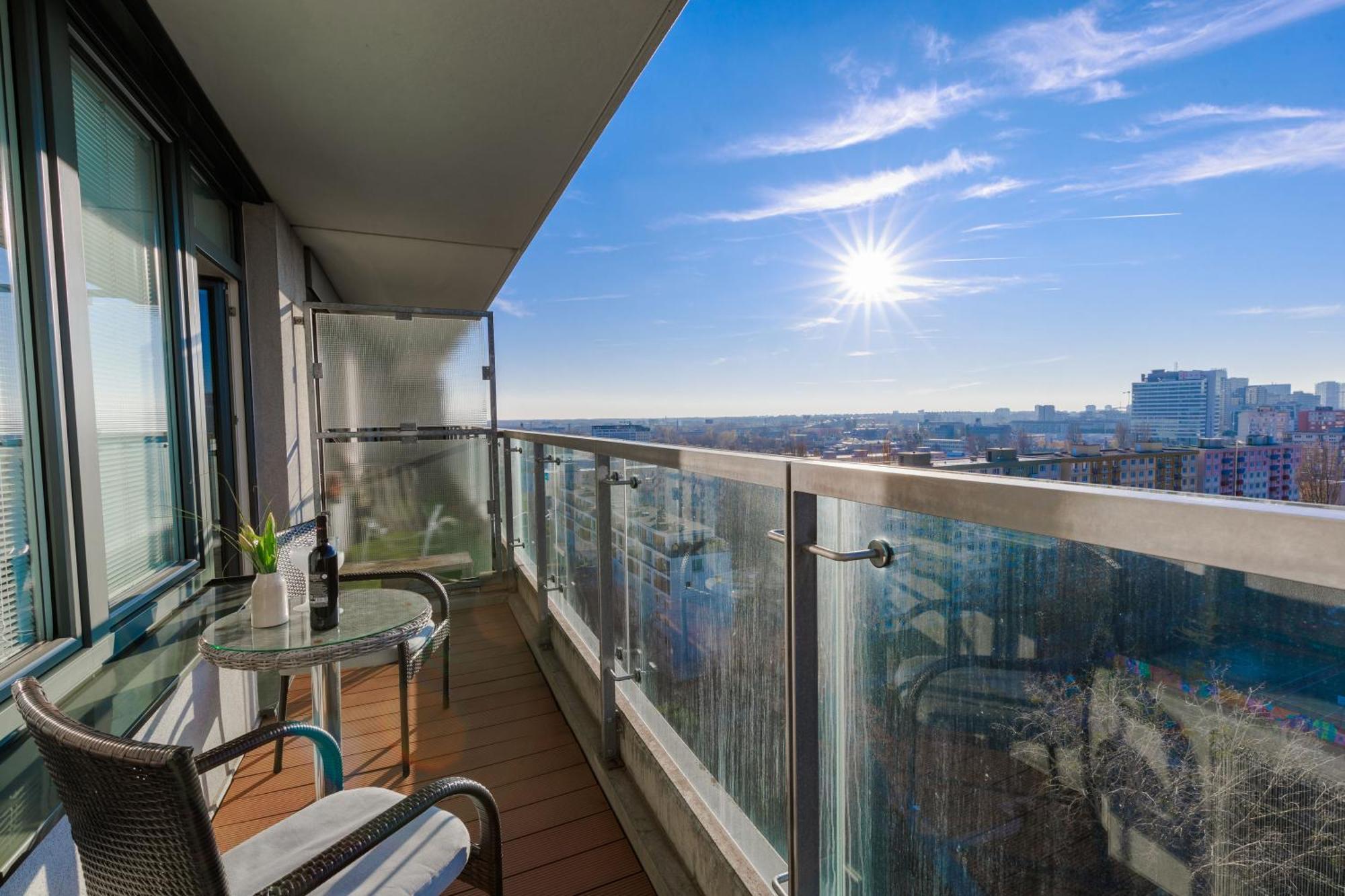 Sunny With Amazing Terrace On The 13th Floor Near Center Apartmán